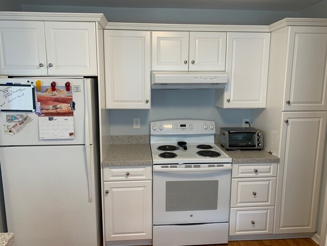 Building Photo - 421 Bellevue Ave