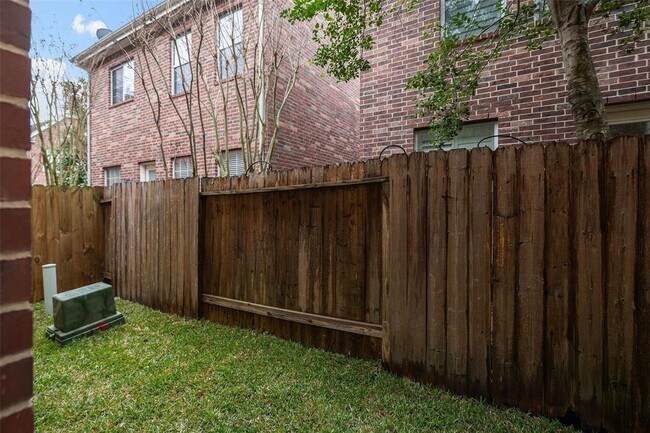 Building Photo - 1518 Olive Park