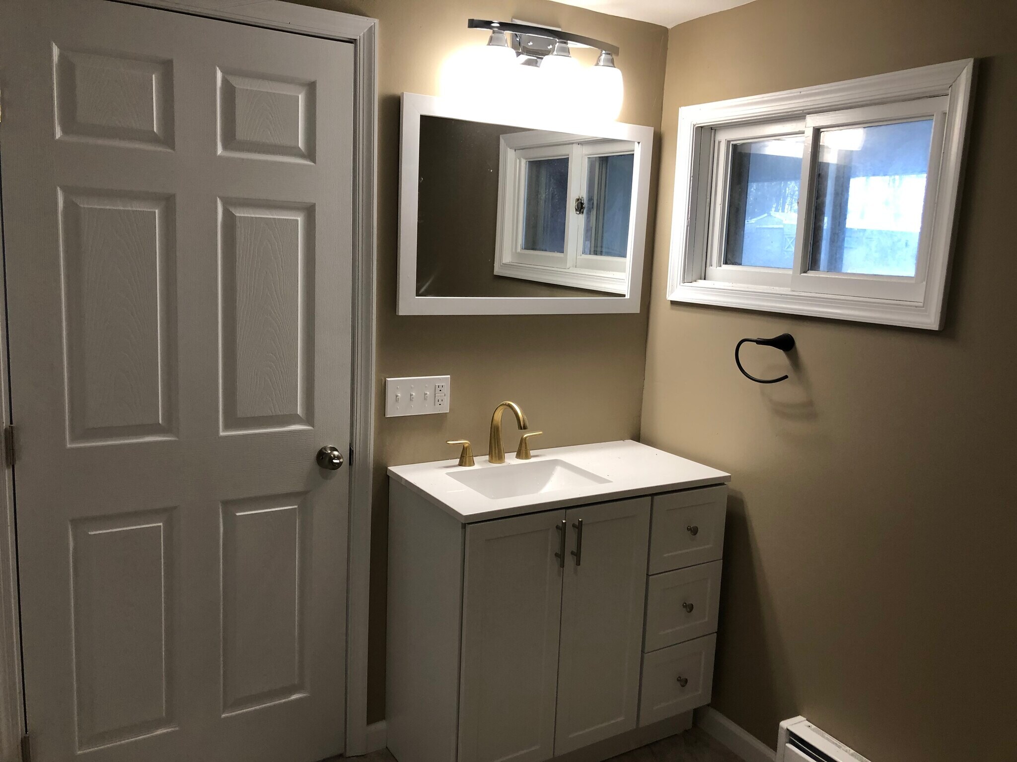 Building Photo - 355 S Hokendauqua Dr