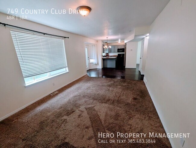 Building Photo - 749 Country Club Dr