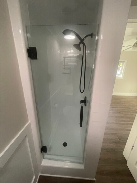 Master Bath - 3809 Brunswick Ave