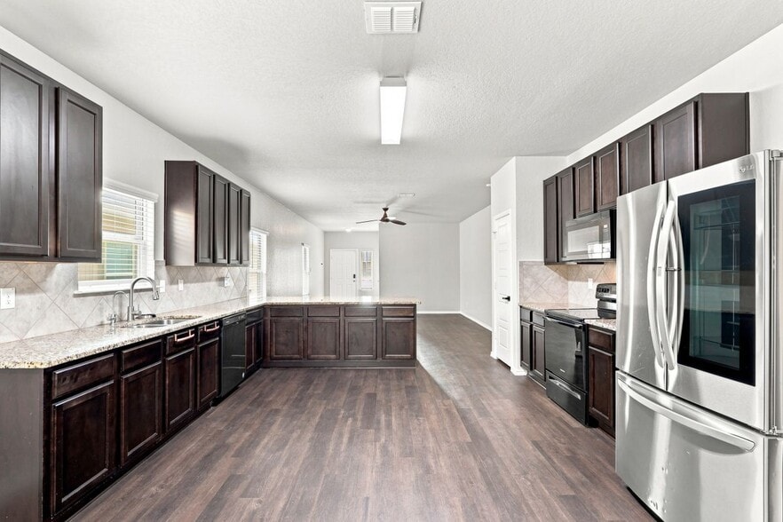 Building Photo - 7222 Boxing Grove