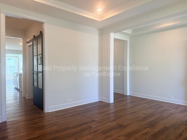 Building Photo - 16 Clear Creek Cir