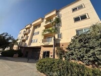 Building Photo - 13525 Vanowen St