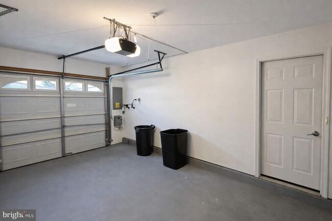 Building Photo - 43 Bank Spring Ct