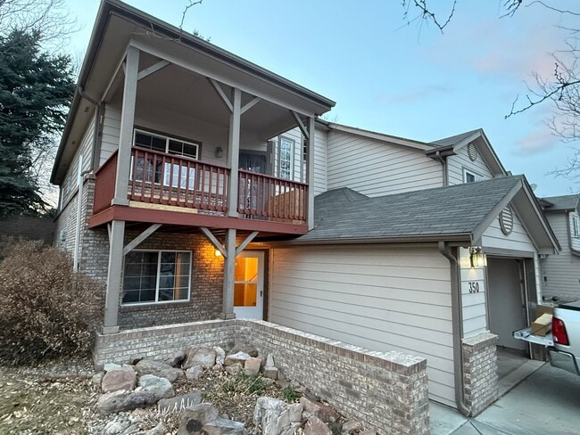 Building Photo - Beautiful 3-Level Corner Unit Condo with Garage