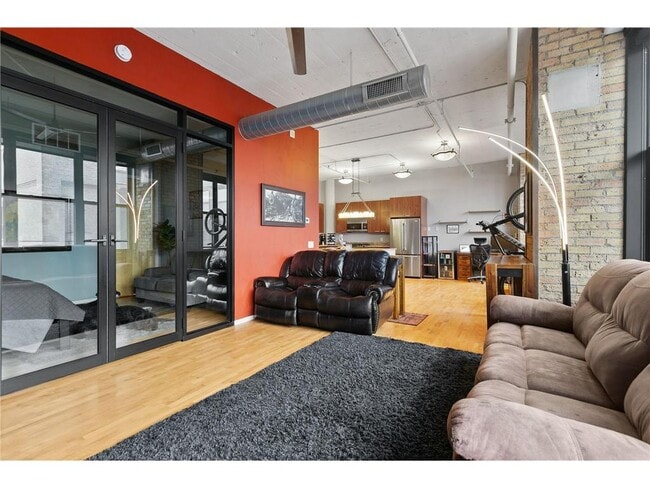 Building Photo - 290 Market St