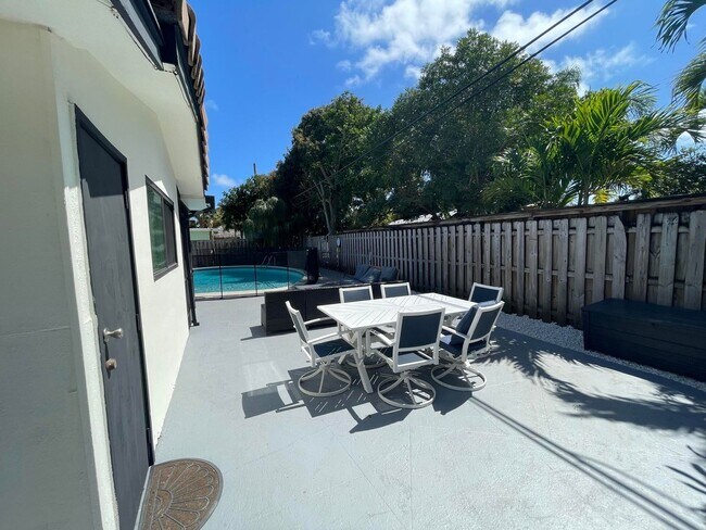 Building Photo - 2620 NE 19th St