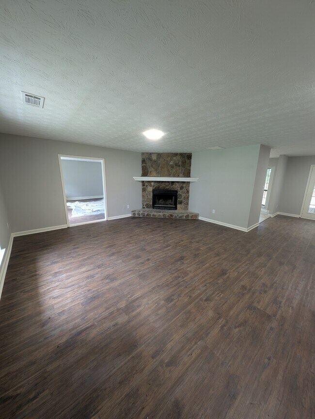 Building Photo - 105 Jennifer Ln