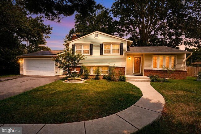 Building Photo - 8905 Valley Forge Dr