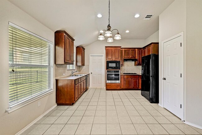 Building Photo - 49 White Magnolia Cir