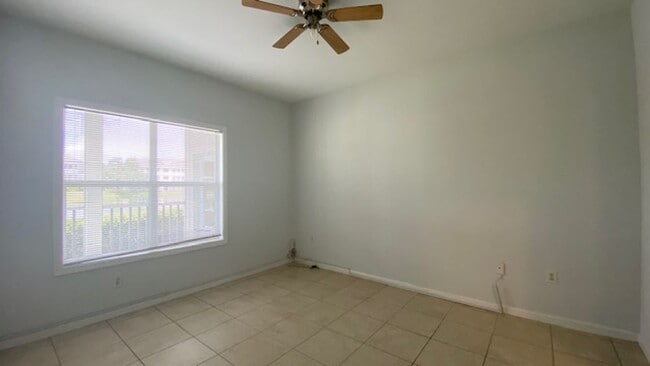 Building Photo - Beautiful Condo Fully Remodeled!! A Must See To Appreciate!!
