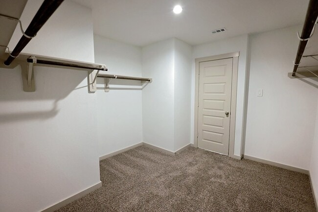 Building Photo - 5034 Pine Haven Lane