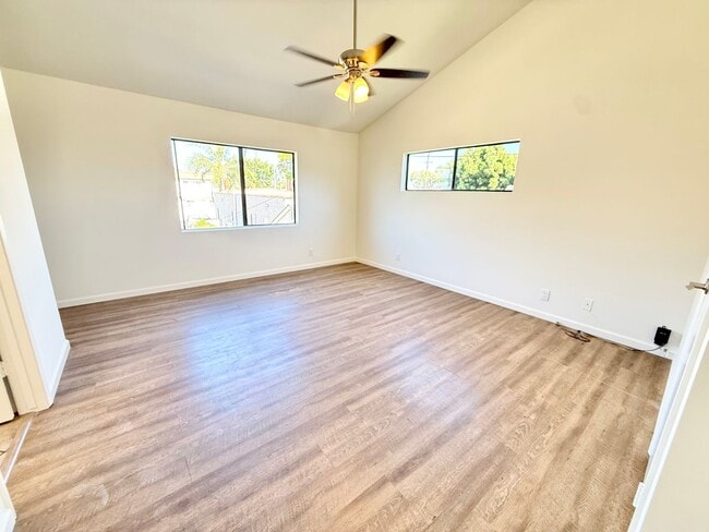 Building Photo - 385 Loma Ave