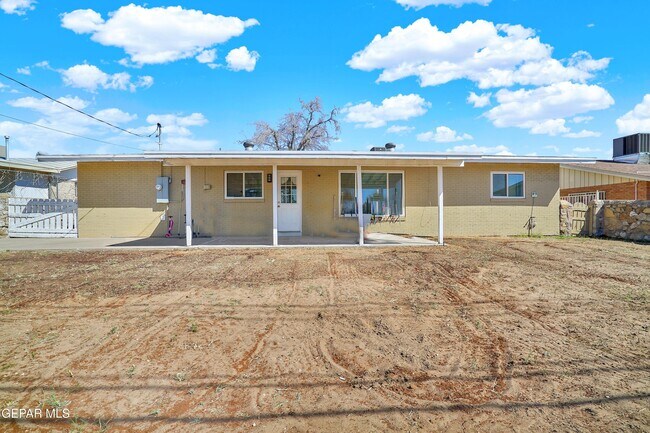 Building Photo - 1513 Fir St