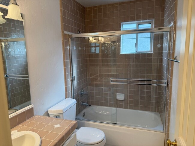 Building Photo - Los Altos Townhouse