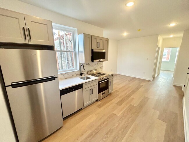 Building Photo - 2725 W Girard Ave