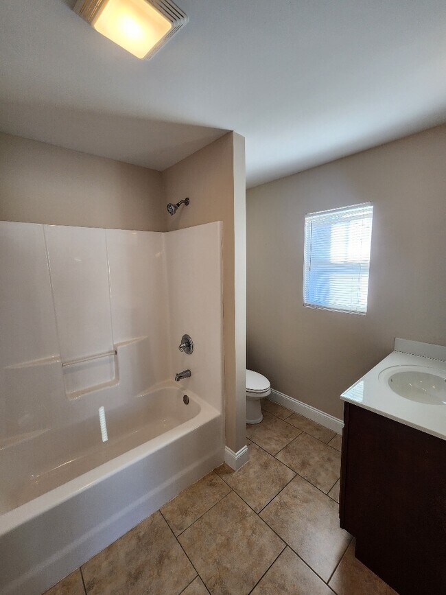 Building Photo - 223 Leadoff Dr