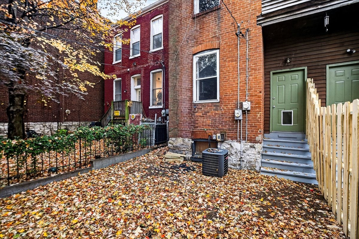 Building Photo - 2352 S 10th St