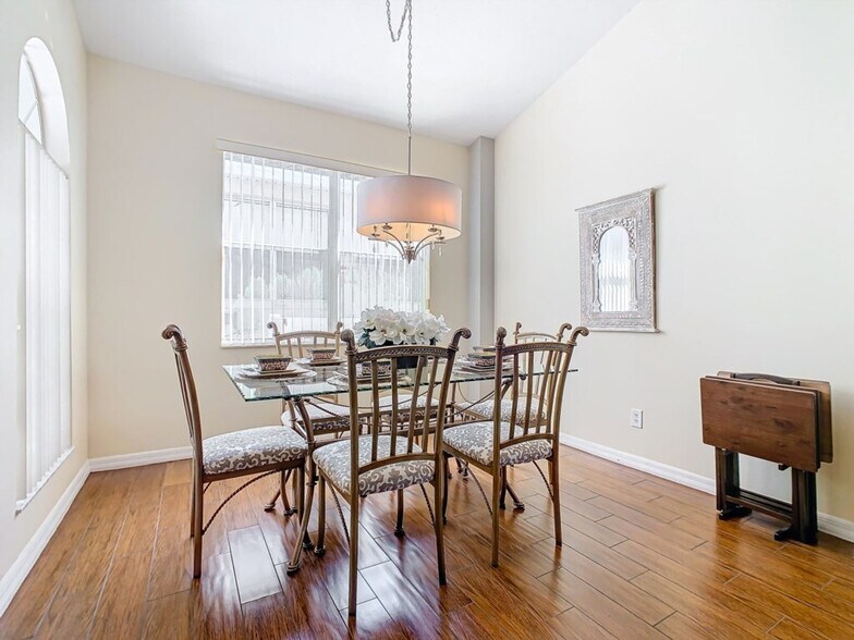 Building Photo - 846 Orista Dr