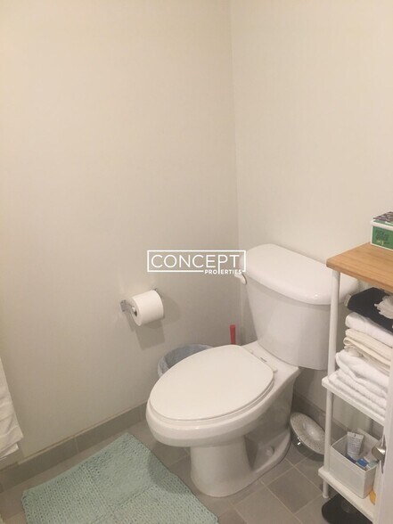 Building Photo - 601 Albany St