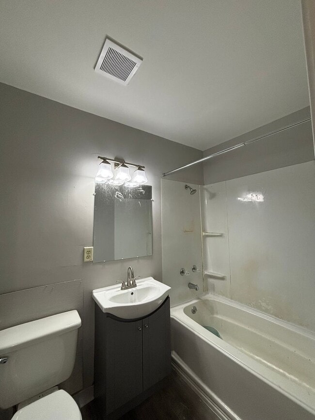 Building Photo - 3-Bedroom Ranch with New Floors, Backyard,...