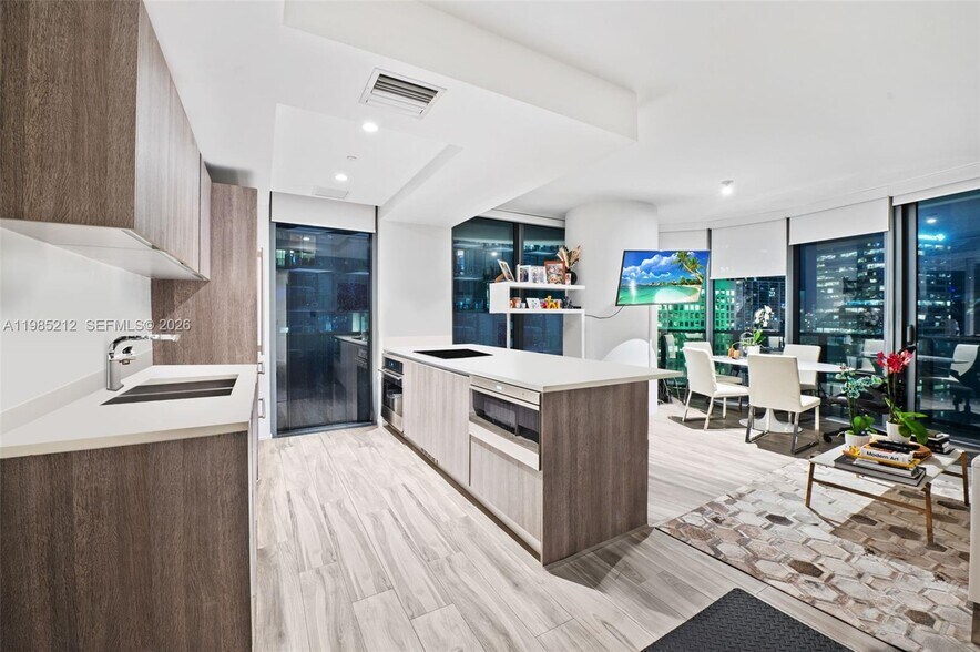 Building Photo - 801 S Miami Ave