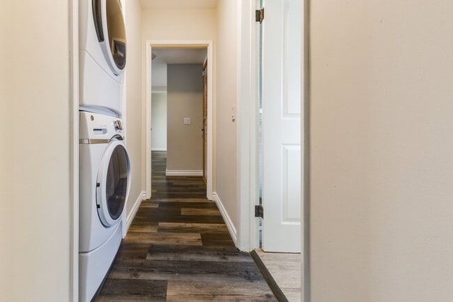 Building Photo - Beautifully Remodeled 4 Bed / 2 Bath Home in Prime Inglewood — Detached Garage + Spacious Yard