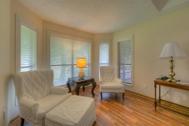 Building Photo - 3127 Lake Island Dr