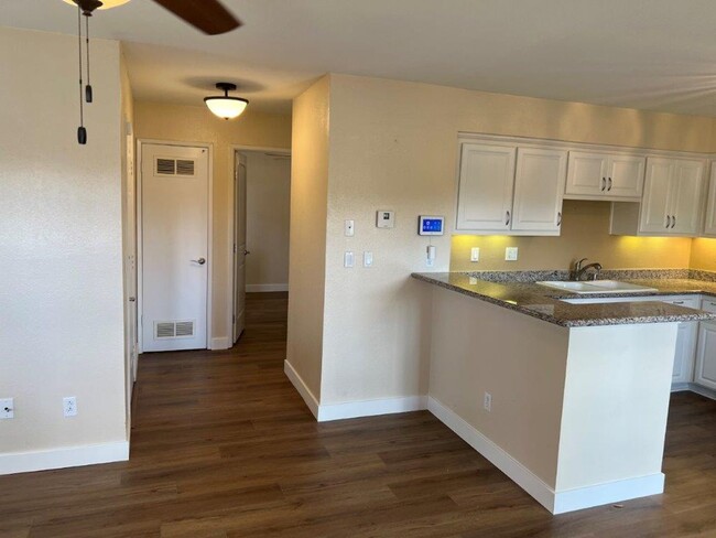 Building Photo - Remodeled 1 Bedroom Condo Fairfield *Star ...