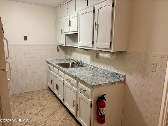 Building Photo - 1192B Clydebank Ct