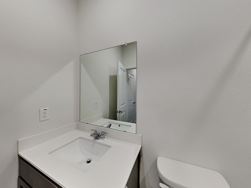 Building Photo - 713 Glover Dr