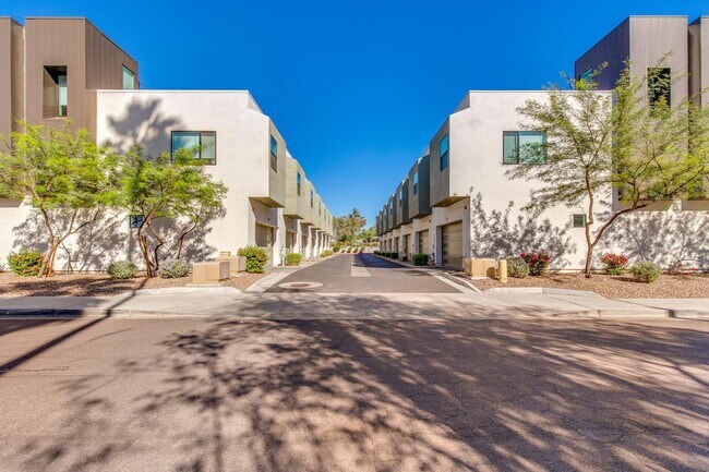 Building Photo - 5151 N 13th Pl