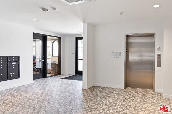 Building Photo - 5020 Woodman Ave