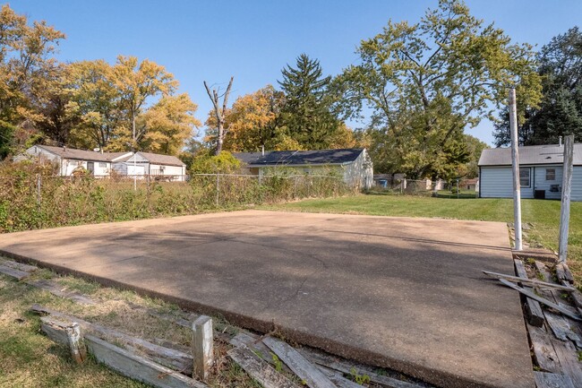 Building Photo - Beautiful Slab Home in Imperial with over ...