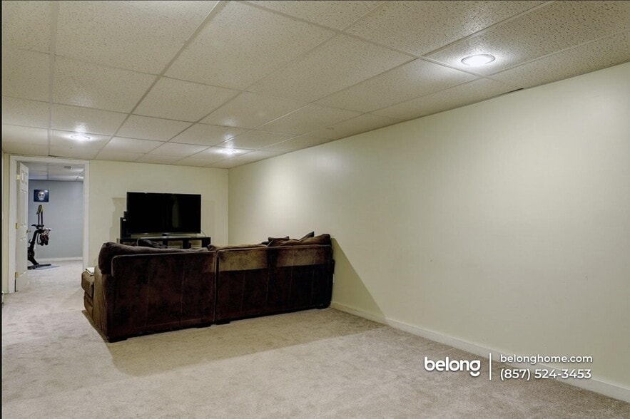 Building Photo - 548 Linwood St