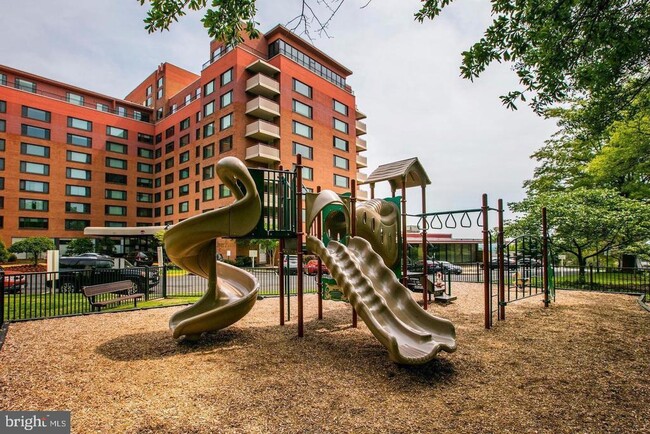 Building Photo - 1111 Arlington Blvd