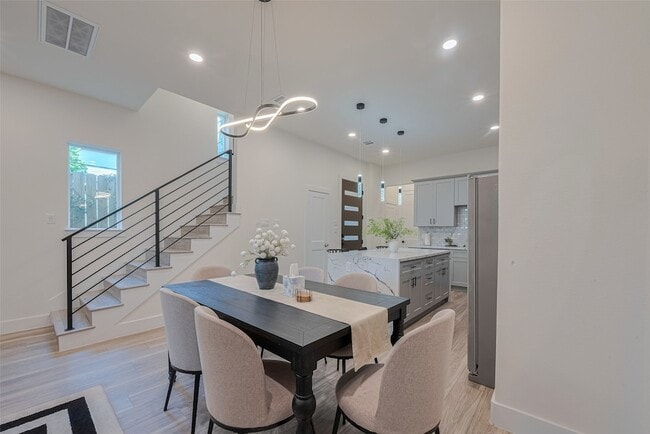 Building Photo - 2909 Nagle St