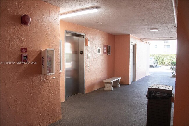 Building Photo - 505 E Dania Beach Blvd