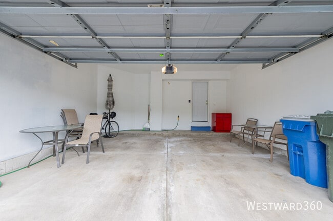 Building Photo - 1524 Meadowsedge Ln