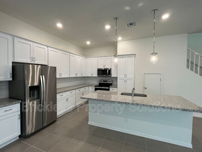 Building Photo - 265 E Balsam Dr