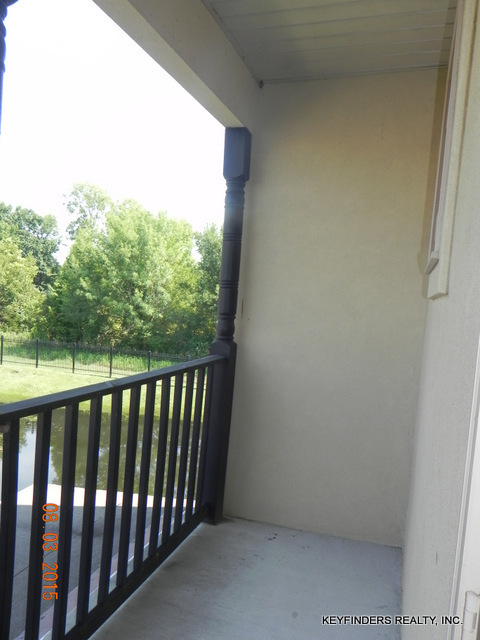 Building Photo - Three Bedroom Townhouse in Gated Community...