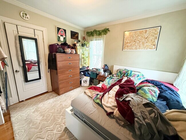 Building Photo - 81 Florence St