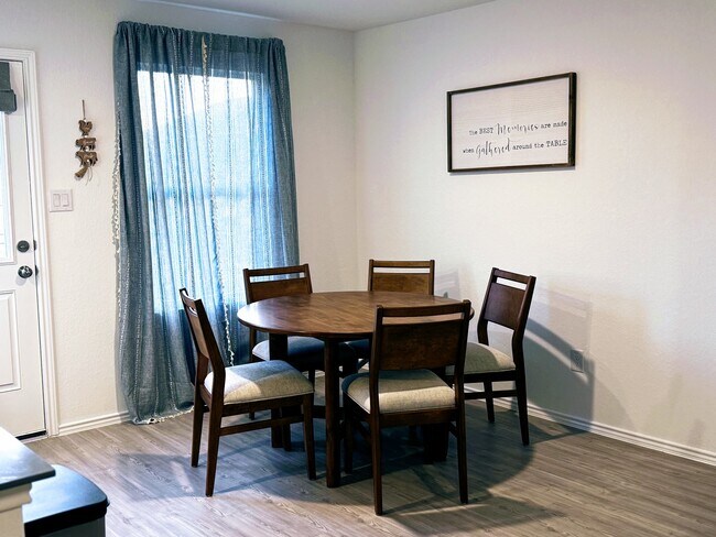 Building Photo - 722 Killdeer Trl