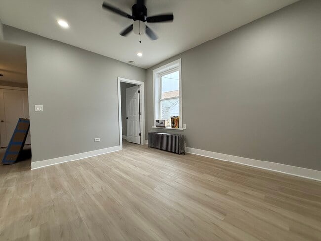 Building Photo - 3613 S Archer Ave