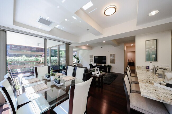 Building Photo - 7121 E Rancho Vista Dr