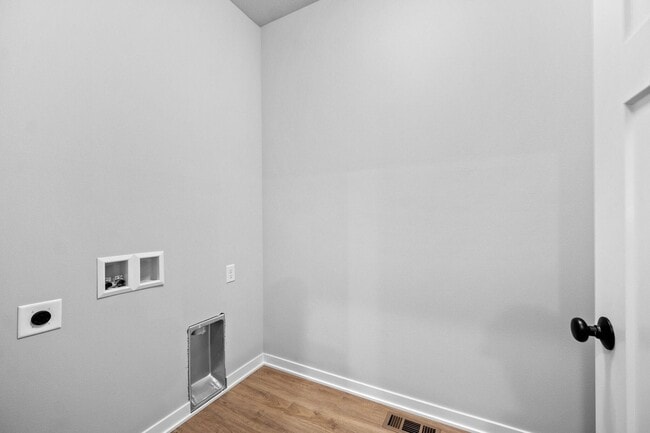 Building Photo - Brand New Townhome - Incredible Space