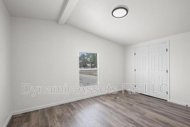 Building Photo - 403 N Walnut St