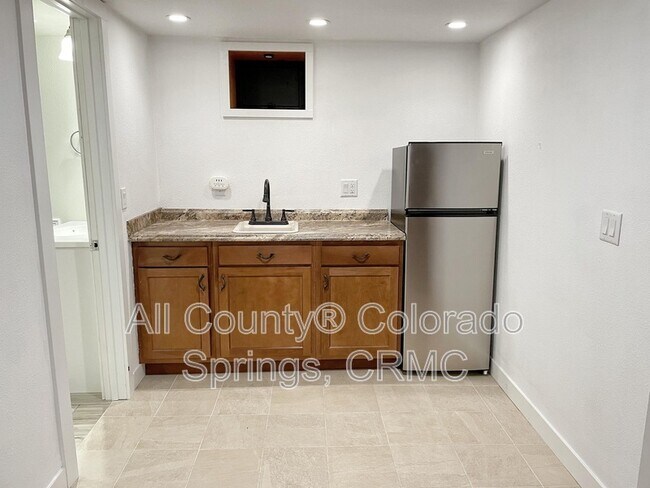 Building Photo - 2003 N El Paso St