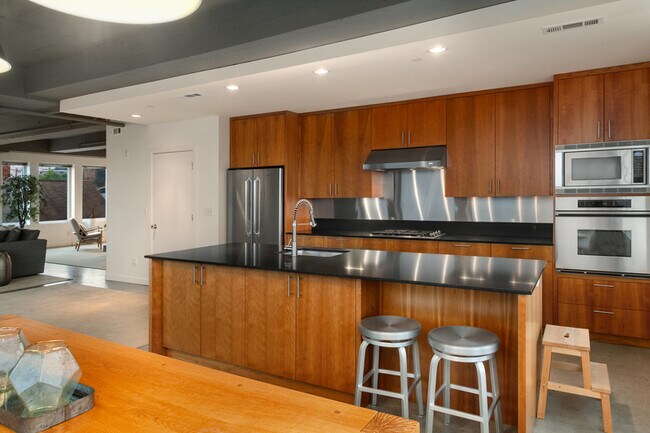 Building Photo - 2030 Dexter Ave N